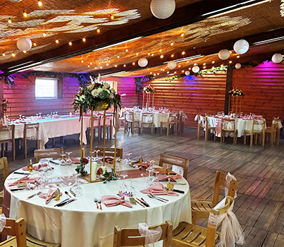 La salle de reception décorée pour ce mariage avec l'Agence SOA